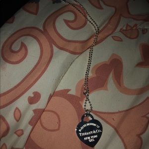 Tiffany necklace comes with bag and box